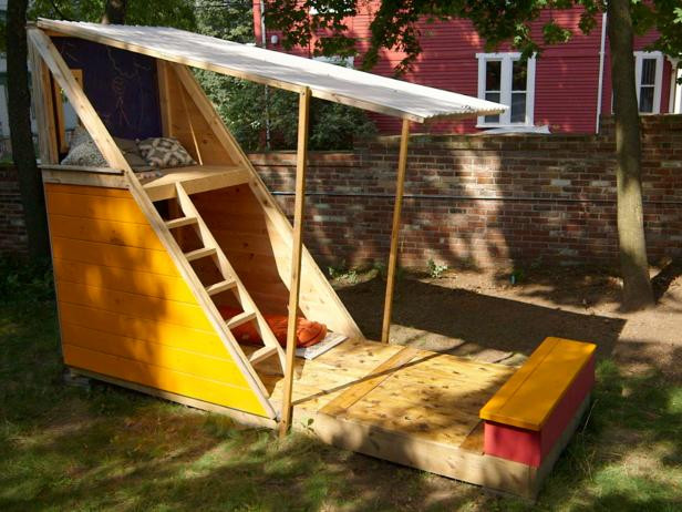 DIY Kids Outdoor Playhouse
 16 DIY Playhouses Your Kids Will Love to Play In