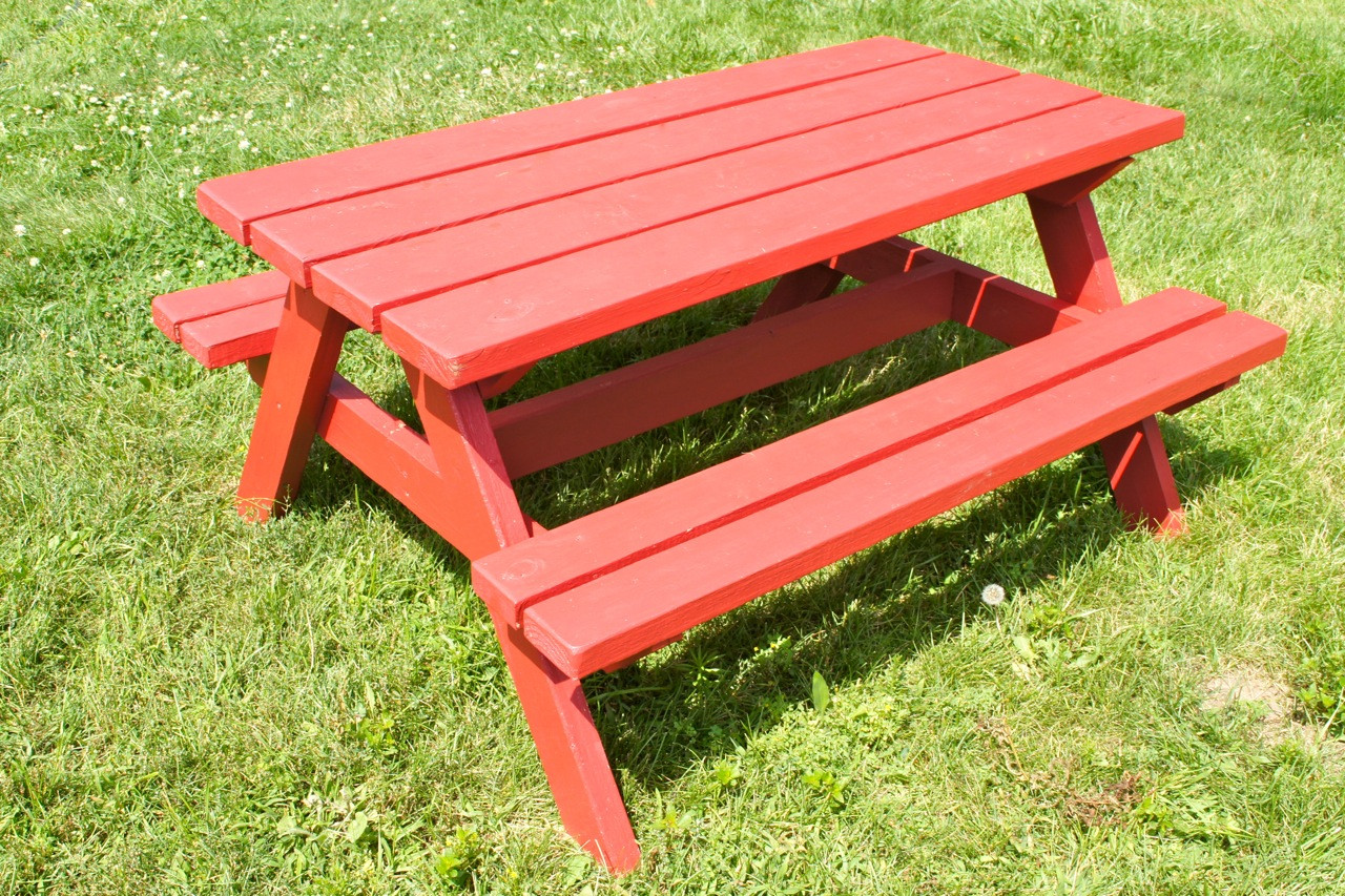 DIY Kids Picnic Table
 Easy diy kid sized picnic table – the kid friendly home