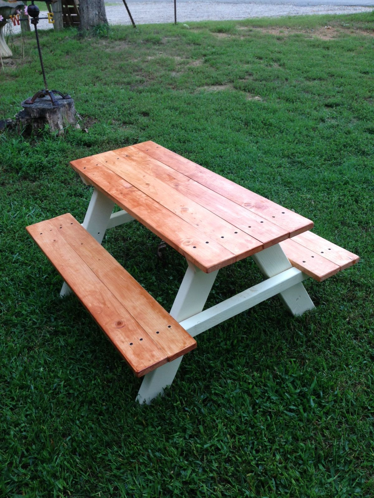 DIY Kids Picnic Table
 Kids picnic table $60