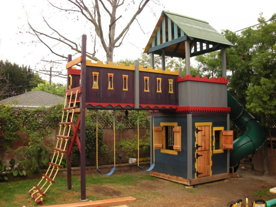 DIY Kids Playhouse
 16 DIY Playhouses Your Kids Will Love to Play In – The