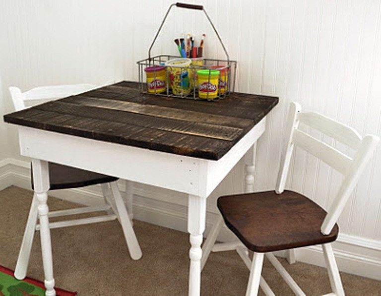 DIY Kids Table And Chairs
 Picture DIY kids’ pallet dining table with chairs