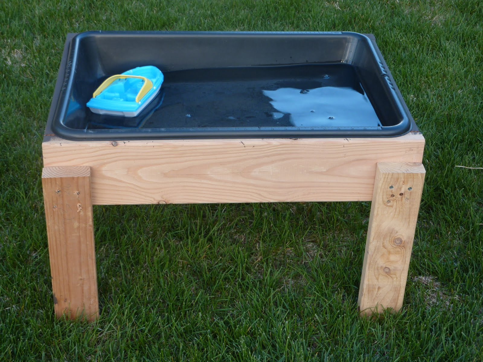 DIY Kids Water Table
 The Inspiration Thief DIY Water Table