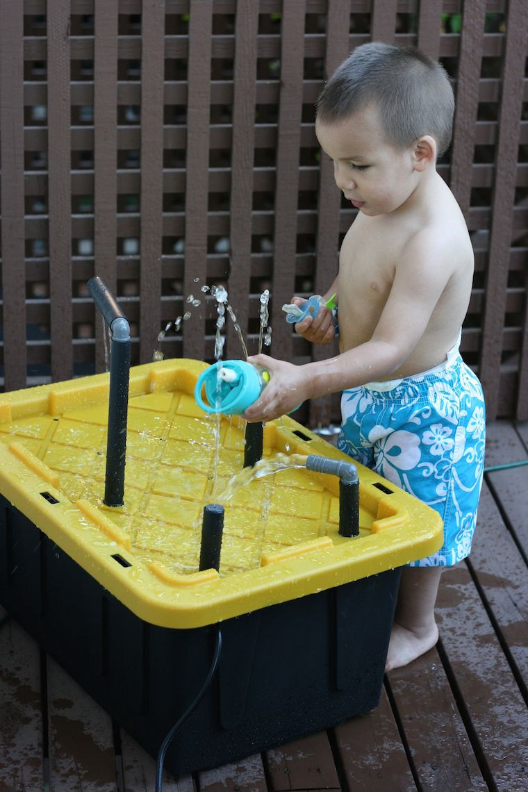 DIY Kids Water Table
 DIY Water Spray Table Made from Plastic Storage Bin and