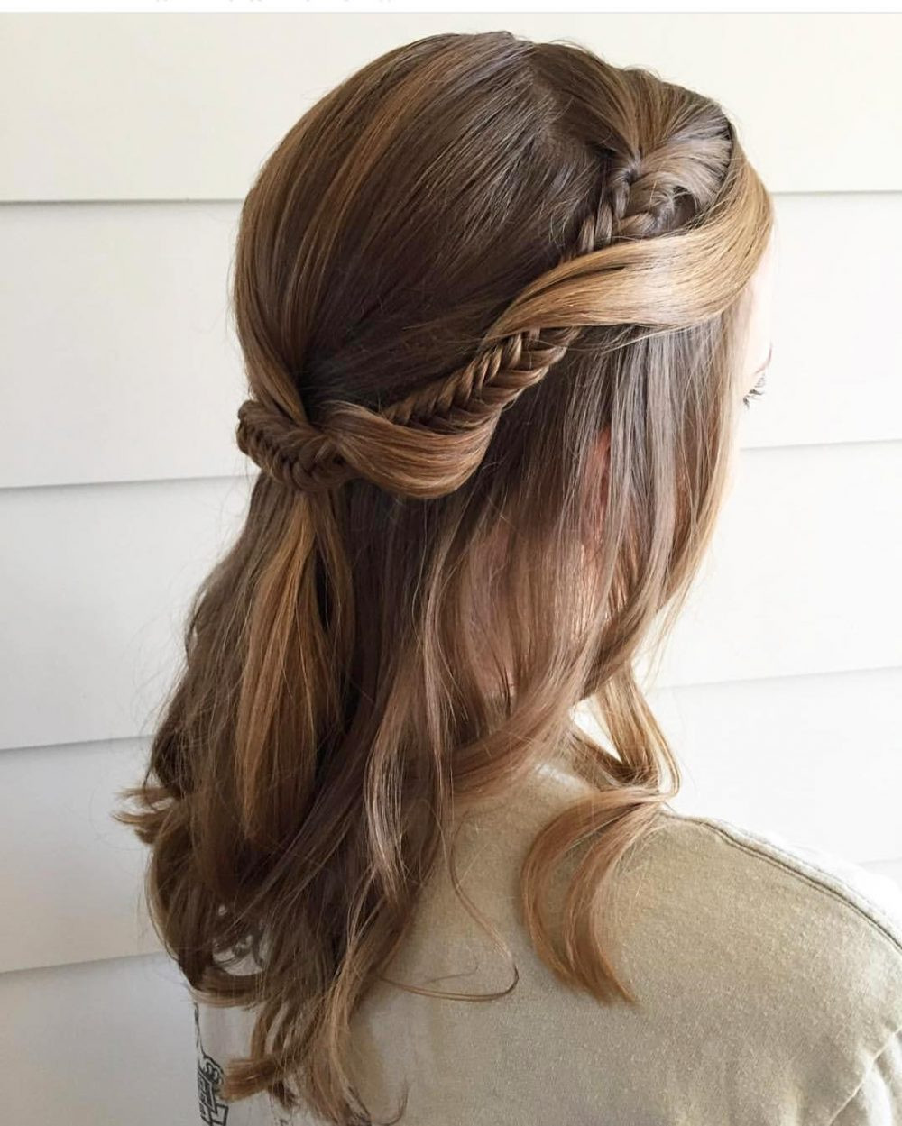 DIY Long Hair Updo
 33 Ridiculously Easy DIY Chic Updos