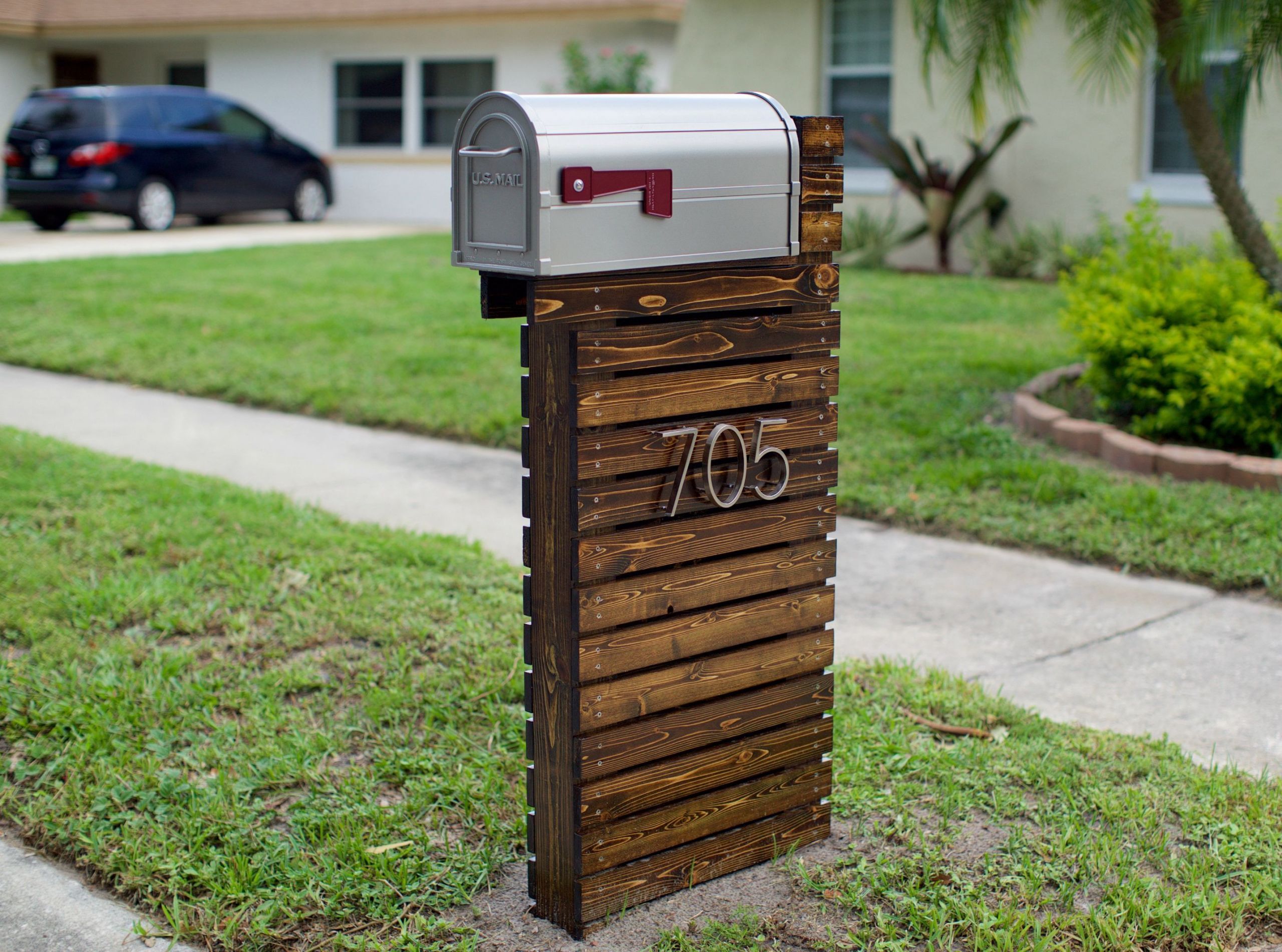 DIY Mailbox Post Ideas
 They Revamped Their Boring Mailbox Into A Traffic Stopping