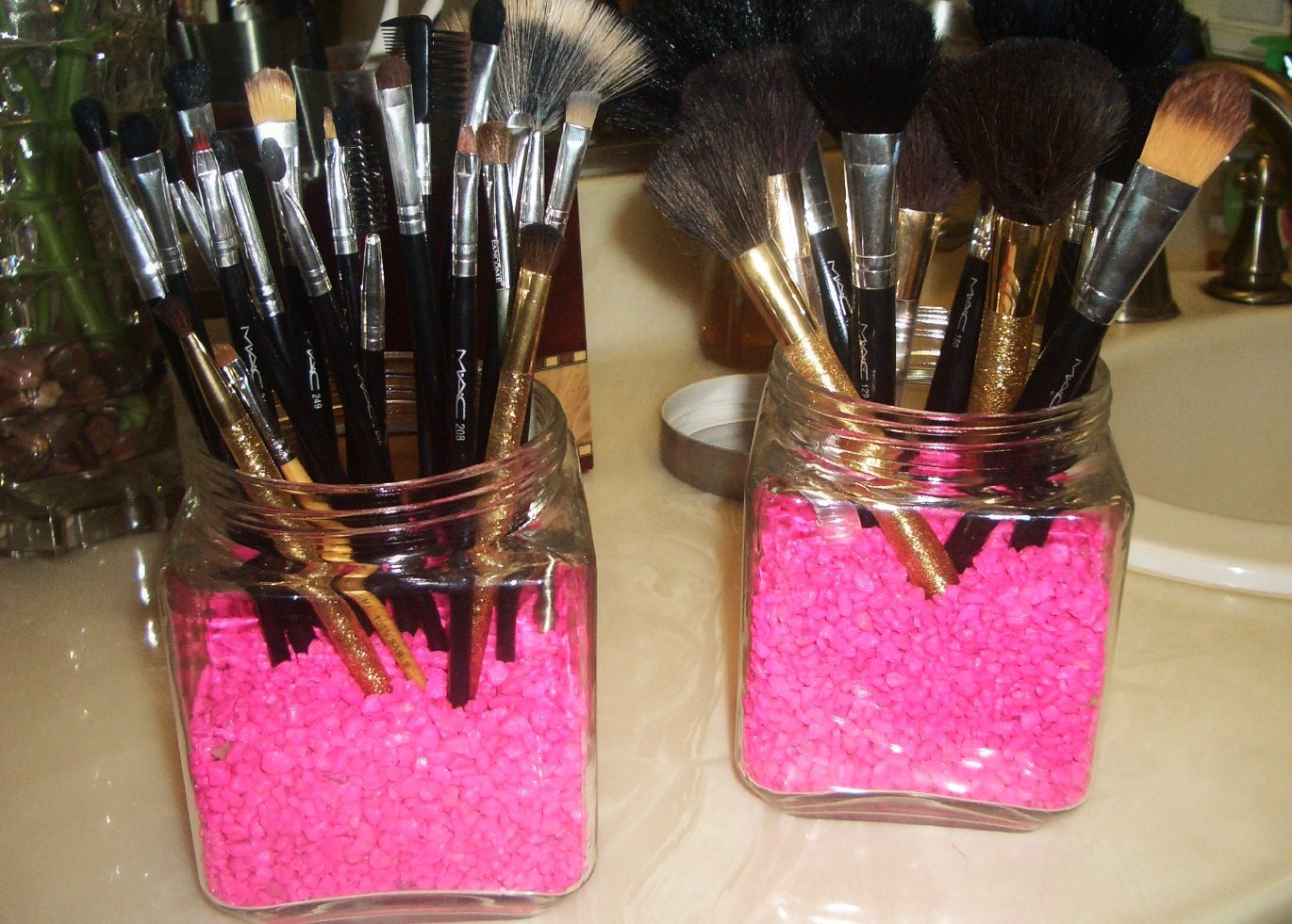 DIY Makeup Brush Organizer
 Fab and Frugal DIY Makeup Brush Holder thefabzilla