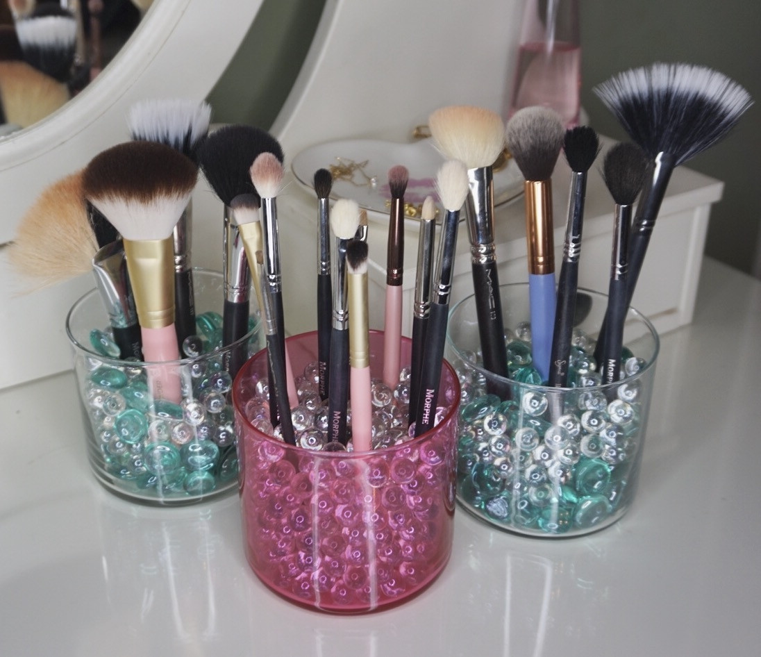 DIY Makeup Brush Organizer
 Easy DIY Makeup Brush Holders Using Old Candle Jars