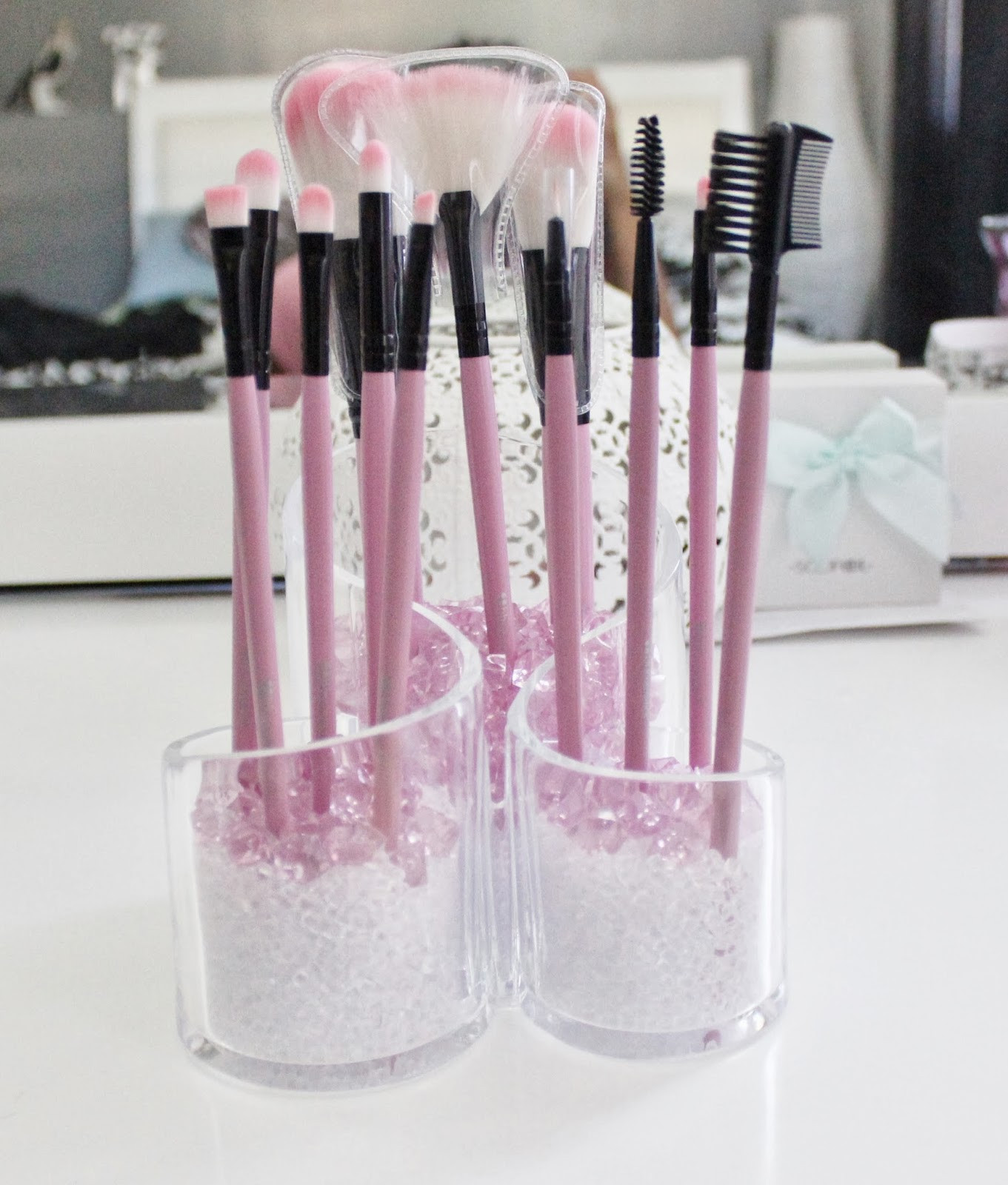 DIY Makeup Brush Organizer
 Journey to Waist Length DIY makeup brush holder