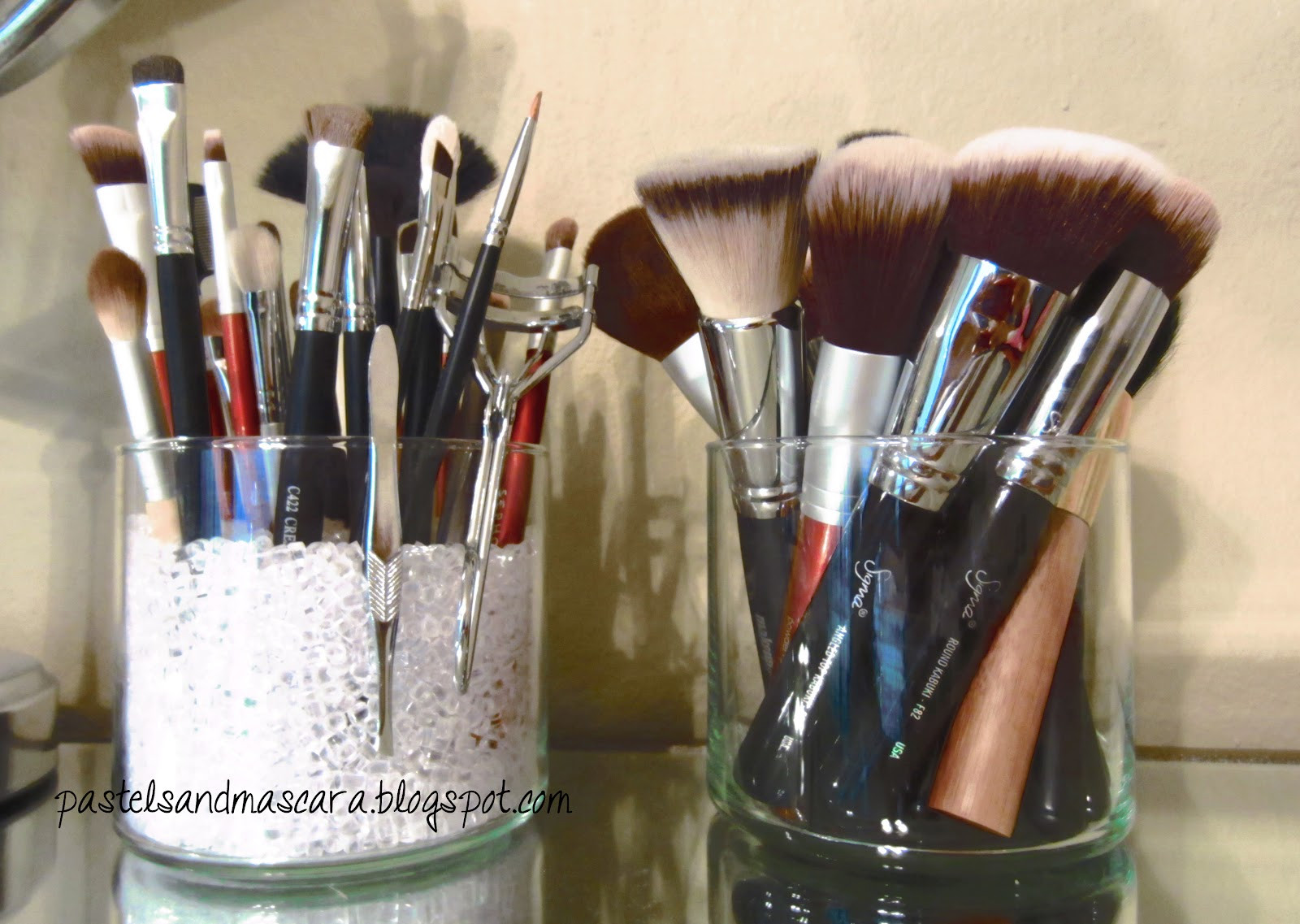 DIY Makeup Brush Organizer
 Mallory Blogs diy makeup brush holder