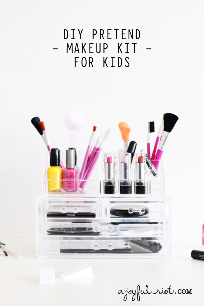 DIY Makeup Kit
 DIY Pretend Makeup Kit for Kids