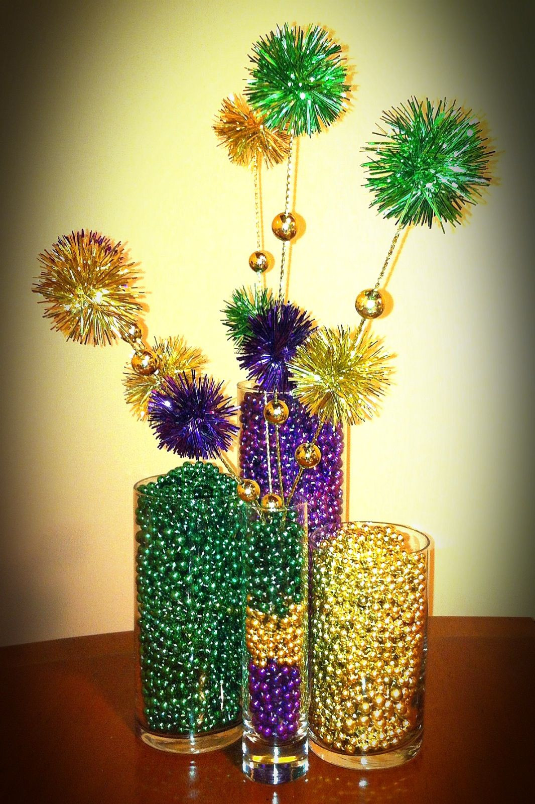 DIY Mardi Gras Decorations
 DIY Mardi Gras Bead Craft awesome party table center