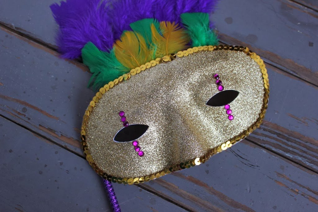DIY Mardi Gras Masks
 Have Your Own Mardi Gras Parade With These 20 Fun DIY Masks