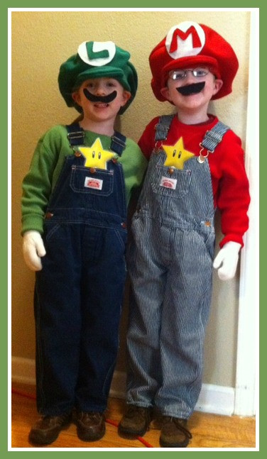 DIY Mario Costume
 DIY Luigi and Mario Costumes e Crazy Mom