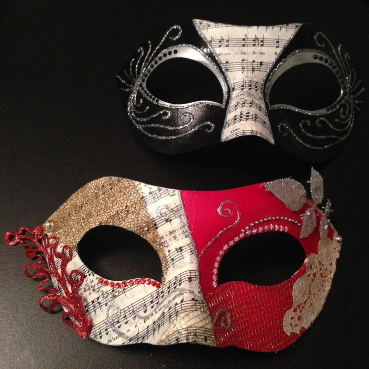 DIY Masquerade Mask
 The Treasure Chest Awesome round up of Halloween Costumes