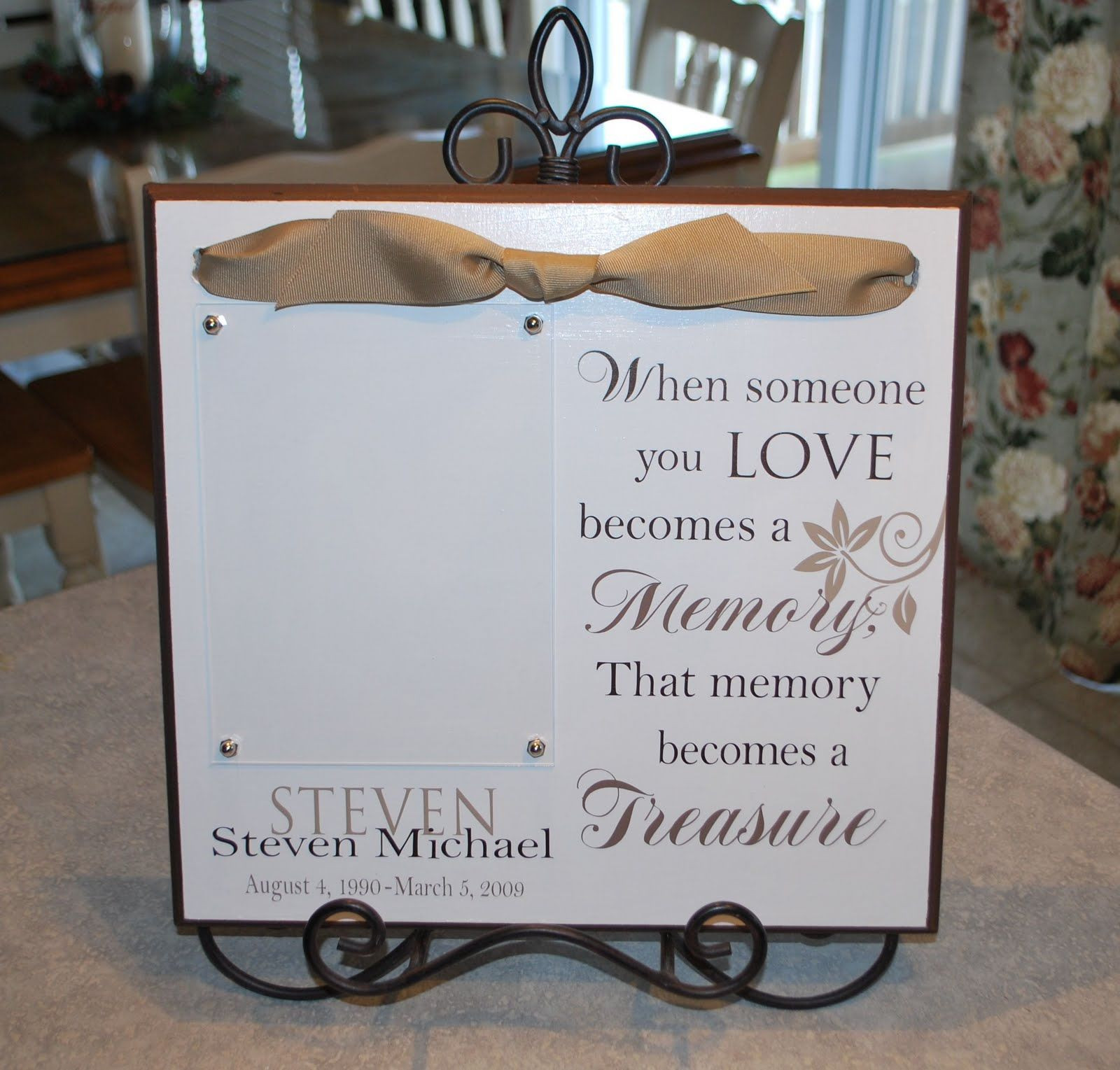 DIY Memorial Gift Ideas
 This would be a beautiful t to give to someone who has