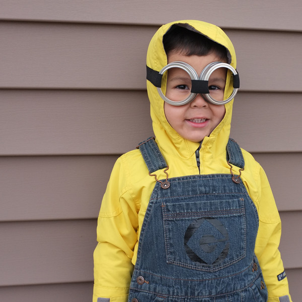 DIY Minion Costume Toddler
 DIY Halloween Costumes Minion and Peter Pan s Shadow