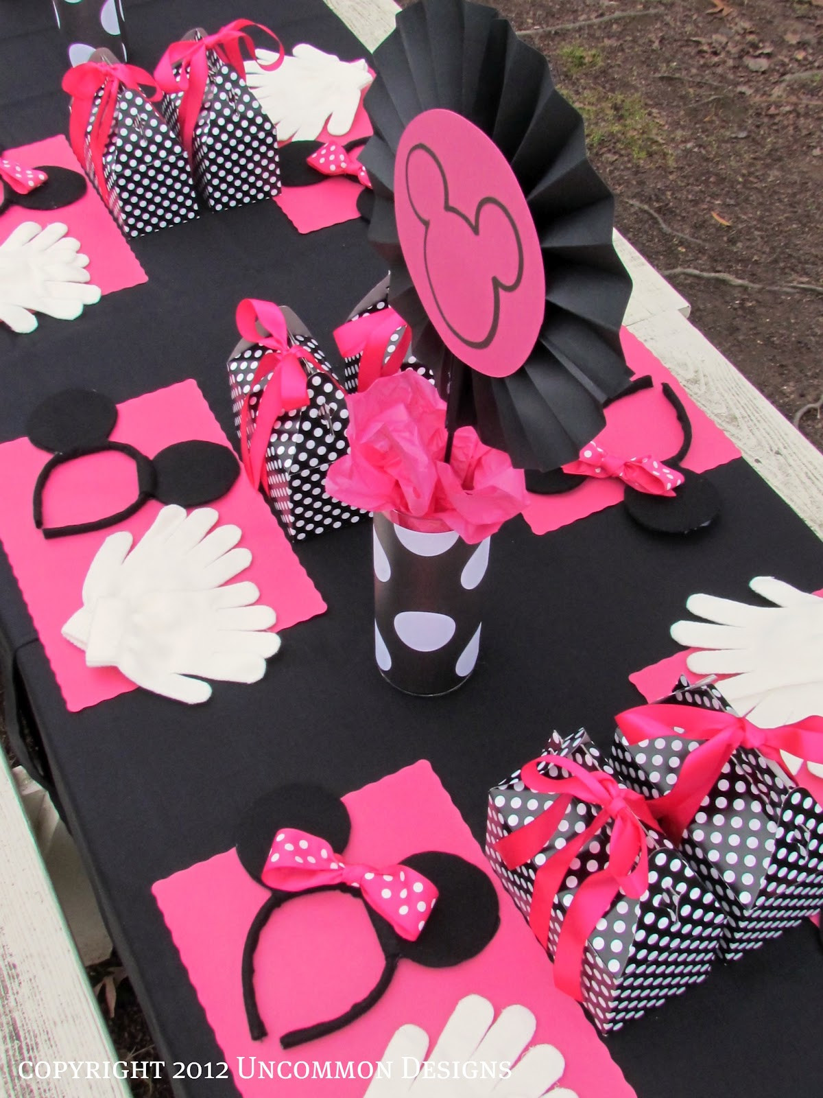 DIY Minnie Mouse Party Decorations
 A Minnie Mouse Birthday Party