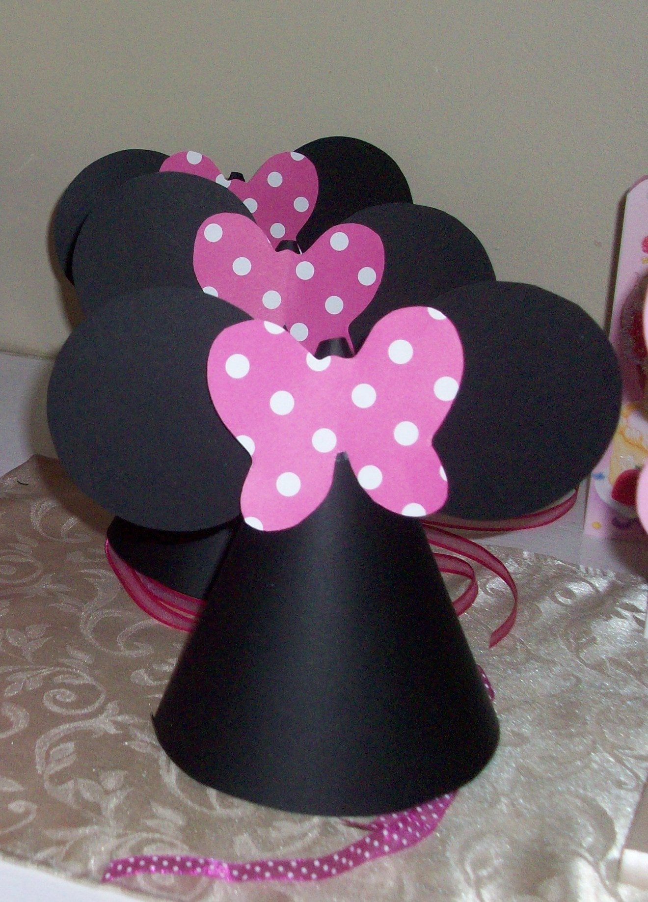 DIY Minnie Mouse Party Decorations
 DIY Tutorial from A Catch My Party Member How to Make