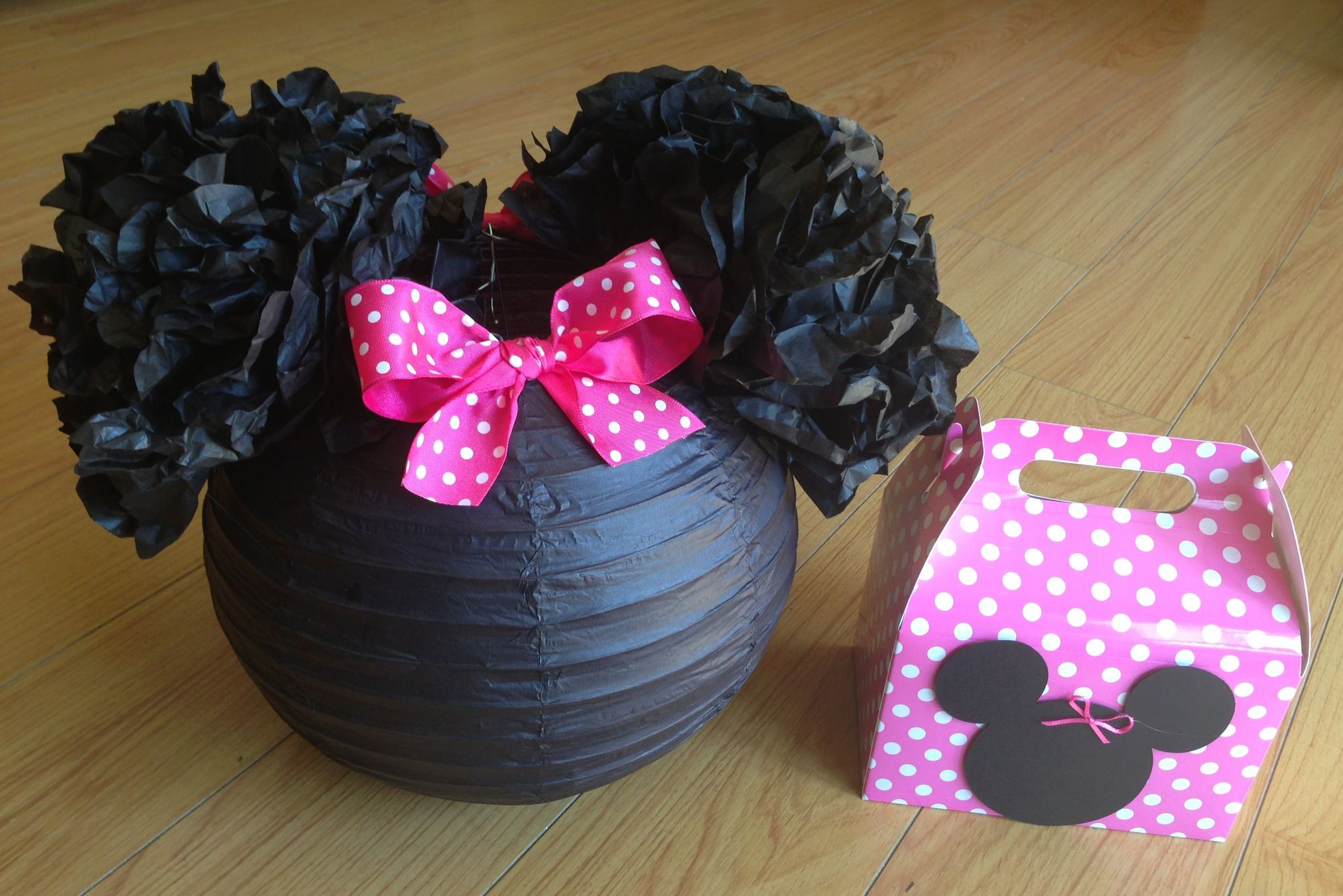 DIY Minnie Mouse Party Decorations
 Minnie Mouse party decor diy