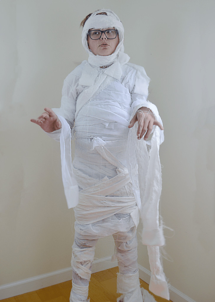 DIY Mummy Costume
 Mummy costume a simple tutorial from NellieBellie