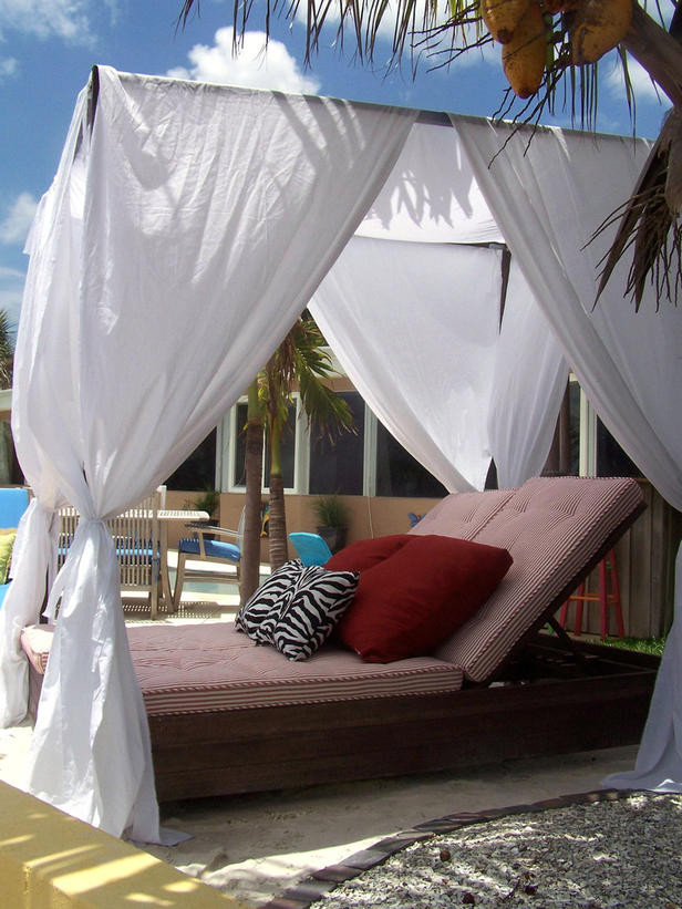 DIY Outdoor Canopy
 DIY Projects to Make Any Backyard Into a Staycation
