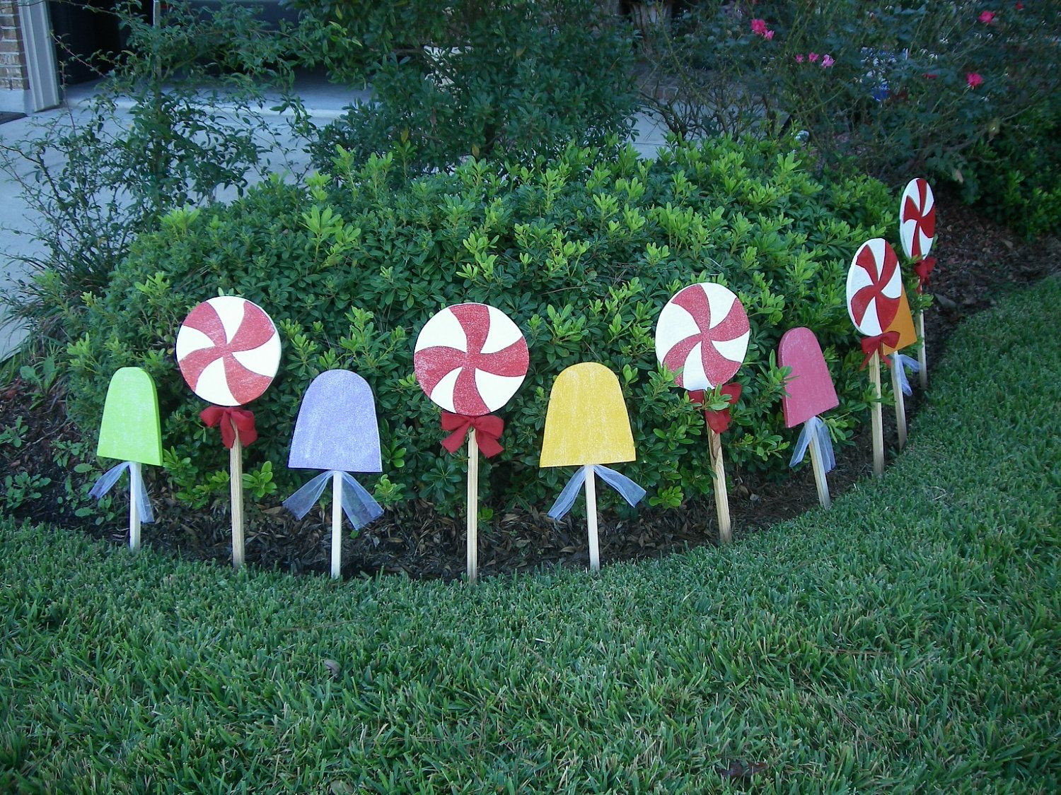 DIY Outdoor Christmas Candy Decorations
 Peppermint Candy Set Yard Art Christmas Decorations