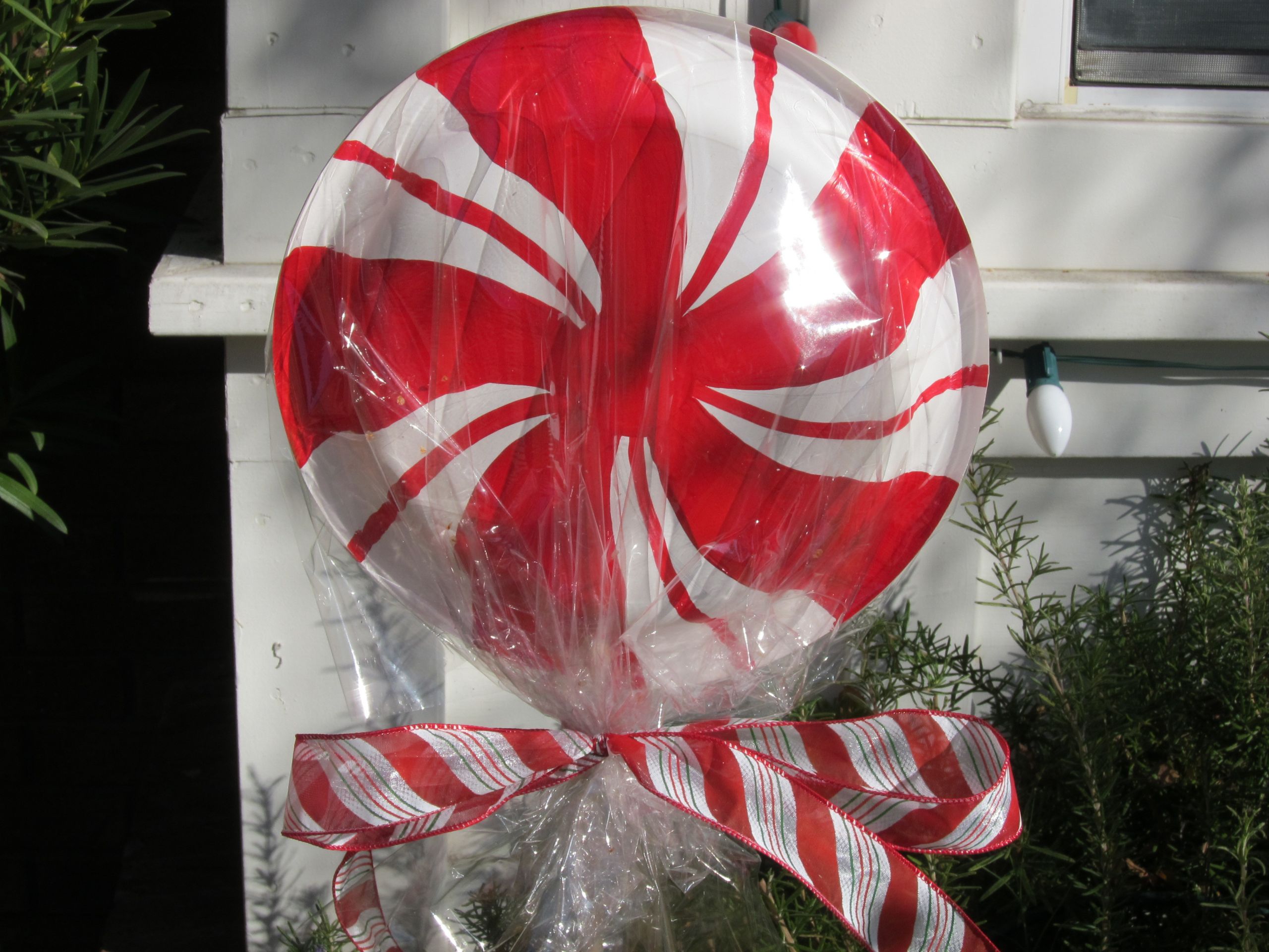 DIY Outdoor Christmas Candy Decorations
 Lollipop Yard Stakes