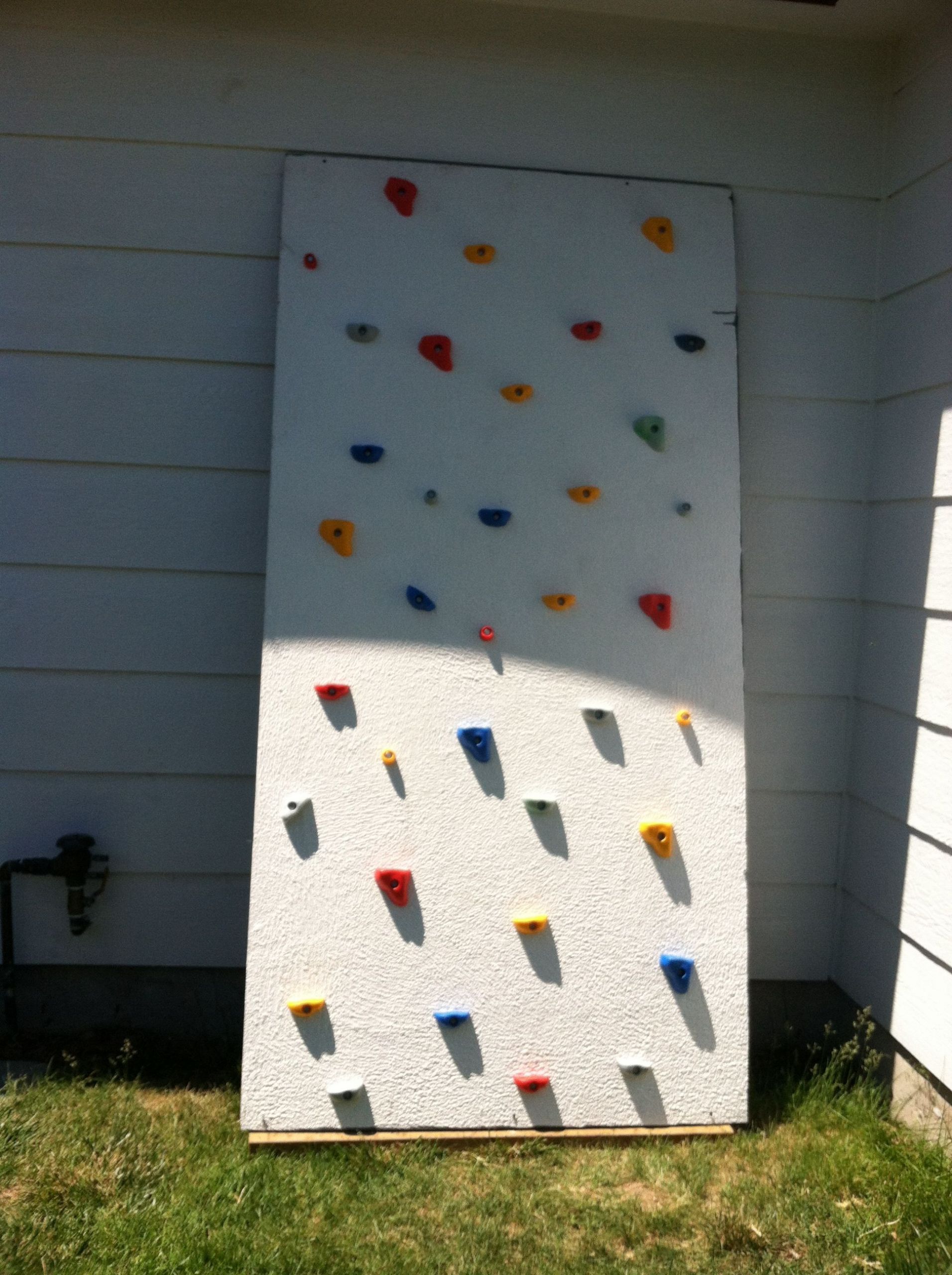 DIY Outdoor Climbing Wall
 51 Bud Backyard DIYs That Are Borderline Genius