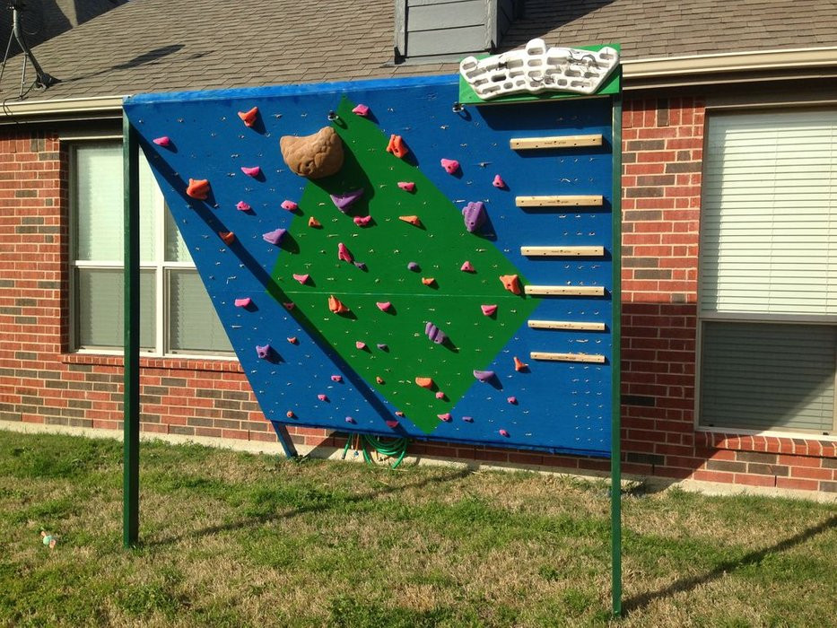 DIY Outdoor Climbing Wall
 13 DIY Climbing Walls To Do Healthy Exercise At Your Home