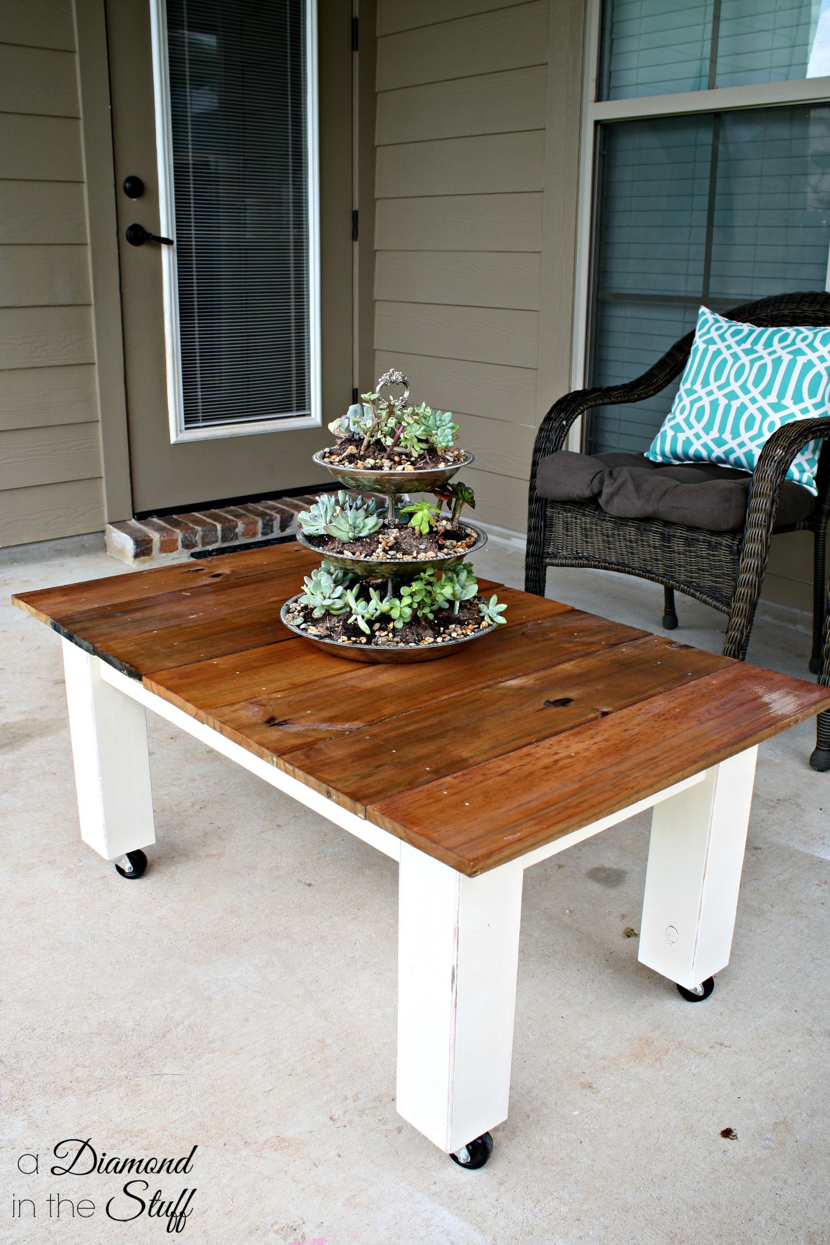 DIY Outdoor Coffee Table
 DIY Outdoor Coffee Table