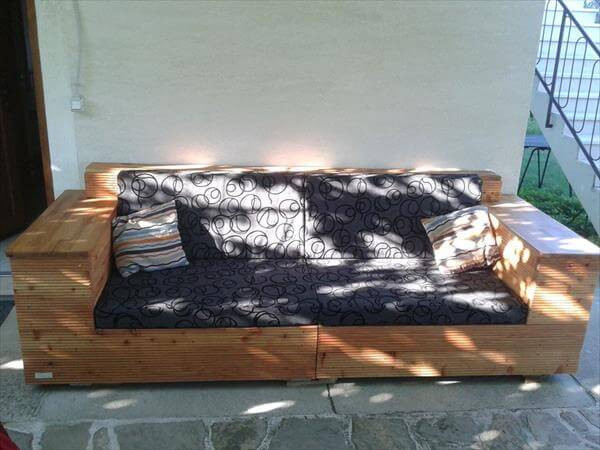 DIY Outdoor Couch Cushions
 DIY Pallet Outdoor Sofa with Cushion