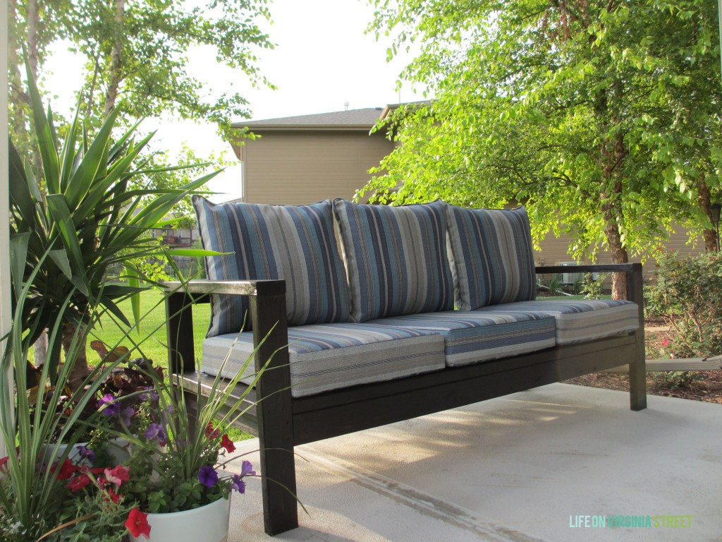 DIY Outdoor Couch
 Wel e in the Spring With These 26 Patio Furniture DIYs