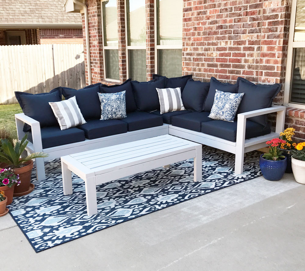 DIY Outdoor Couch
 2x4 Outdoor Sofa