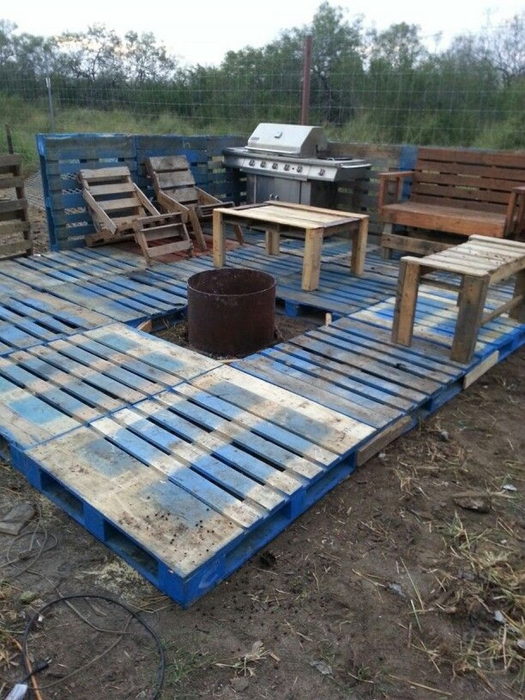 DIY Outdoor Deck
 DIY Pallet Patio Decks with Furniture