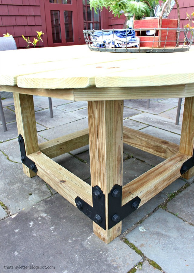 DIY Outdoor Dining Table Plans
 That s My Letter DIY Round Outdoor Dining Table with
