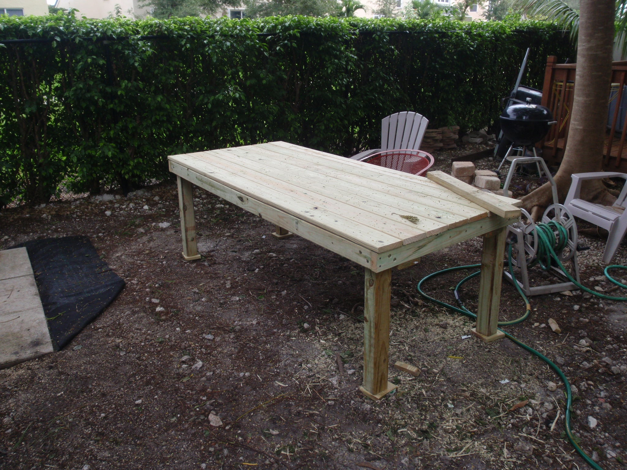 DIY Outdoor Dining Table Plans
 DIY Backyard Patio Table