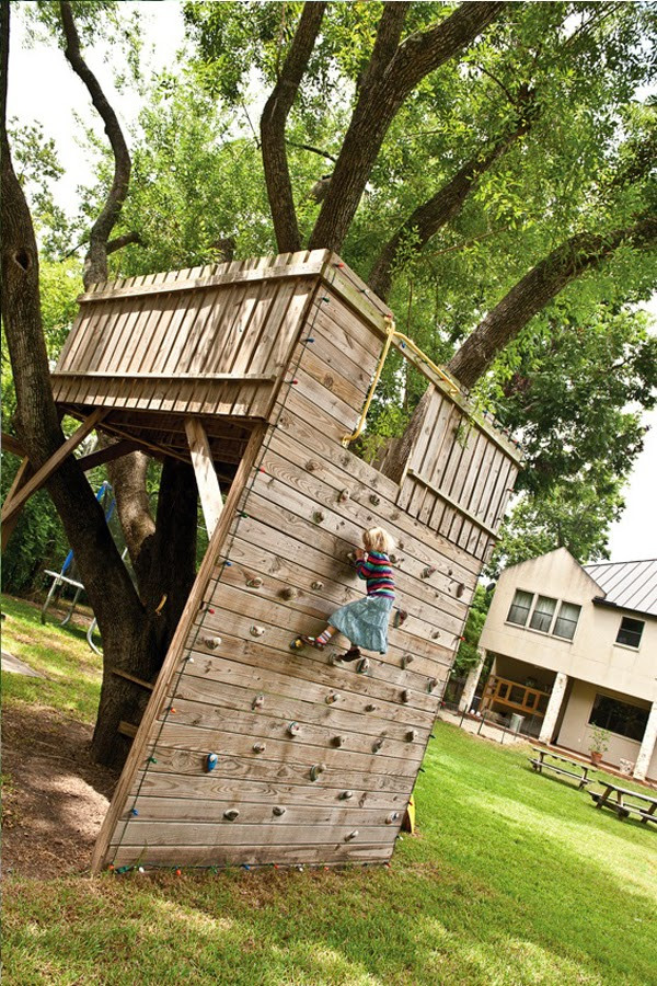 DIY Outdoor Fort
 DIY Tree Houses That Will Leave You Speechless