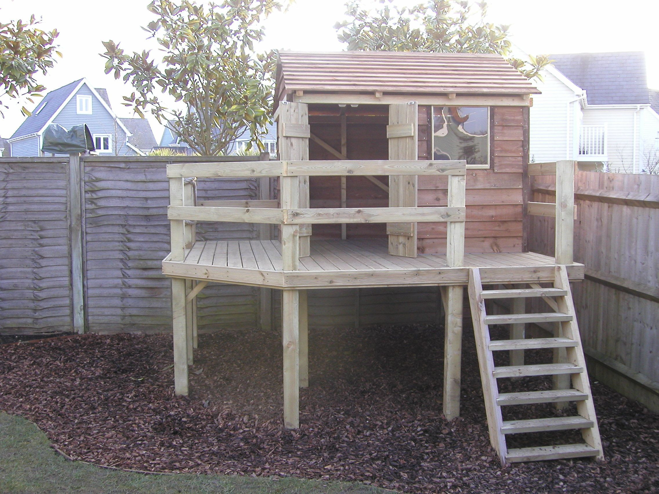 DIY Outdoor Fort
 simple backyard fort for kids
