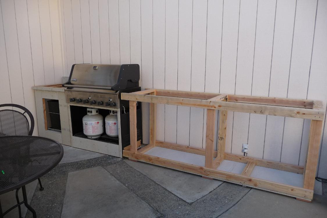 DIY Outdoor Grill Island
 DIY BBQ outdoor island around existing propane grill cart