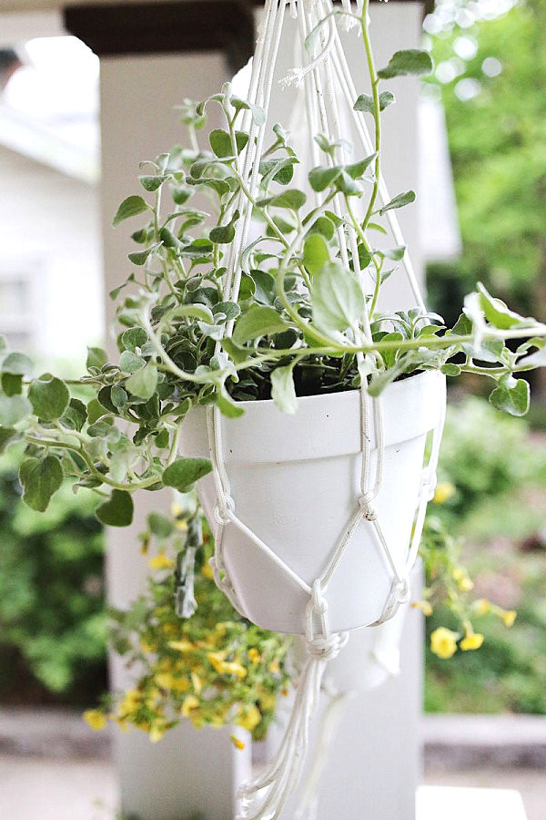 DIY Outdoor Hanging Planter
 10 Affordable Outdoor DIY Projects