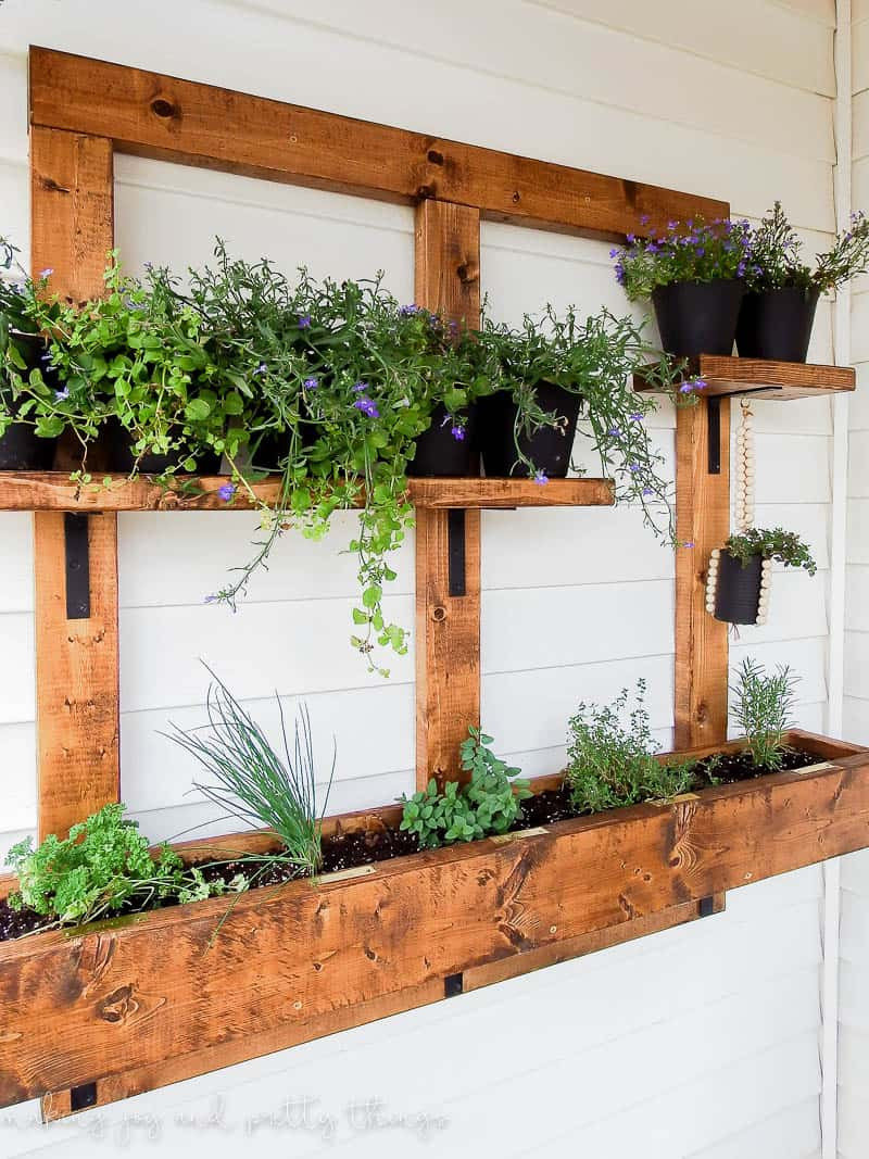 DIY Outdoor Herb Garden
 DIY Vertical Herb Garden and Planter 2x4 Challenge