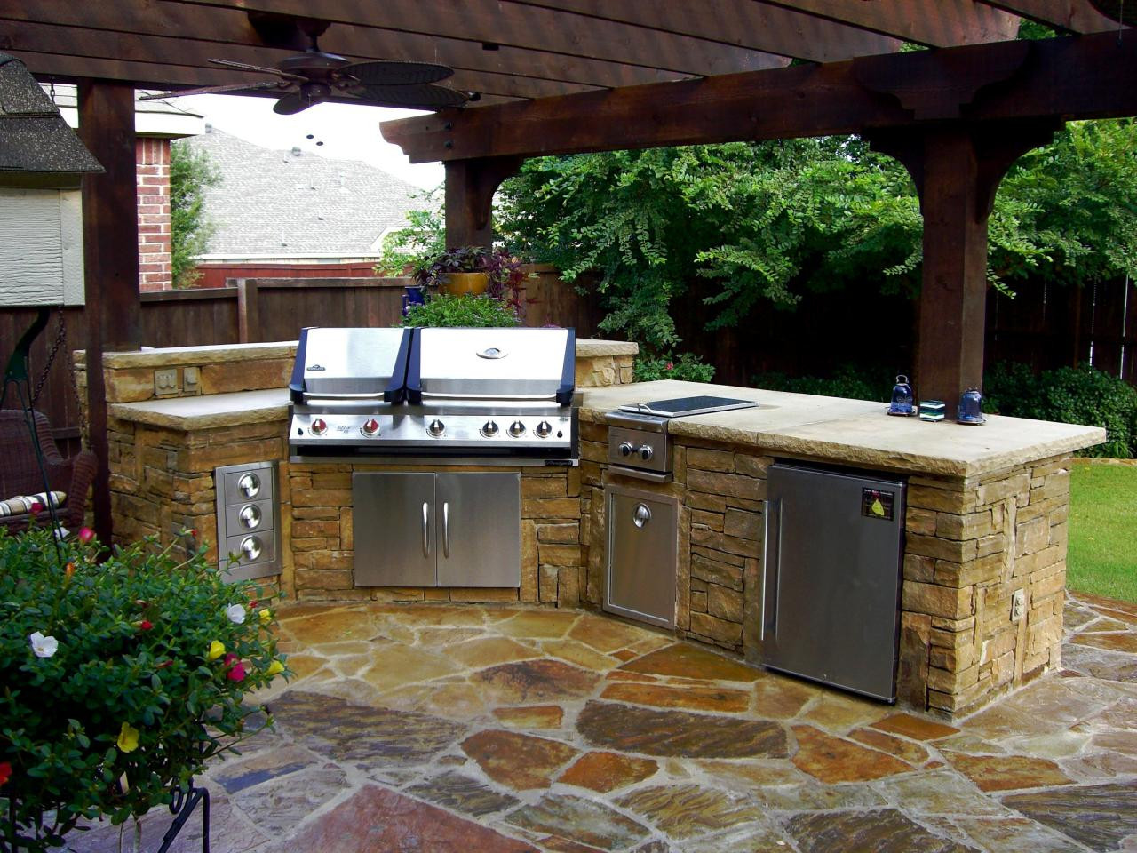 DIY Outdoor Kitchen
 These DIY Outdoor Kitchen Plans Turn Your Backyard Into