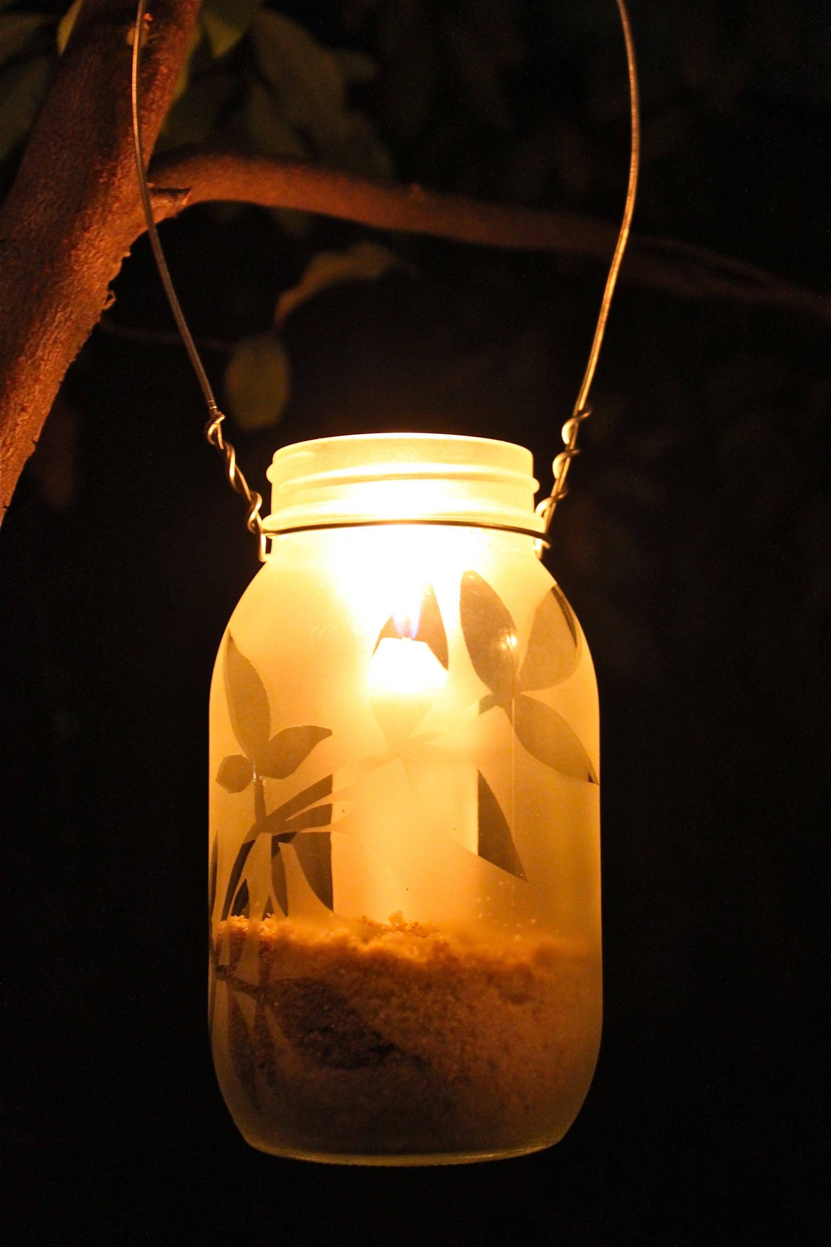 DIY Outdoor Lanterns
 DIY Frosted Garden Lanterns