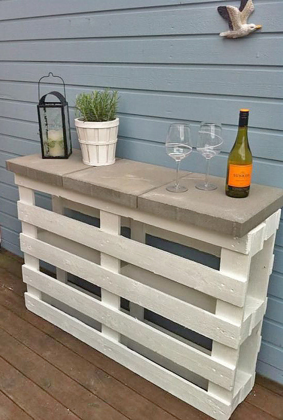 DIY Outdoor Pallet Bar
 40 Ecofriendly DIY Pallet Ideas for Home Decor & More