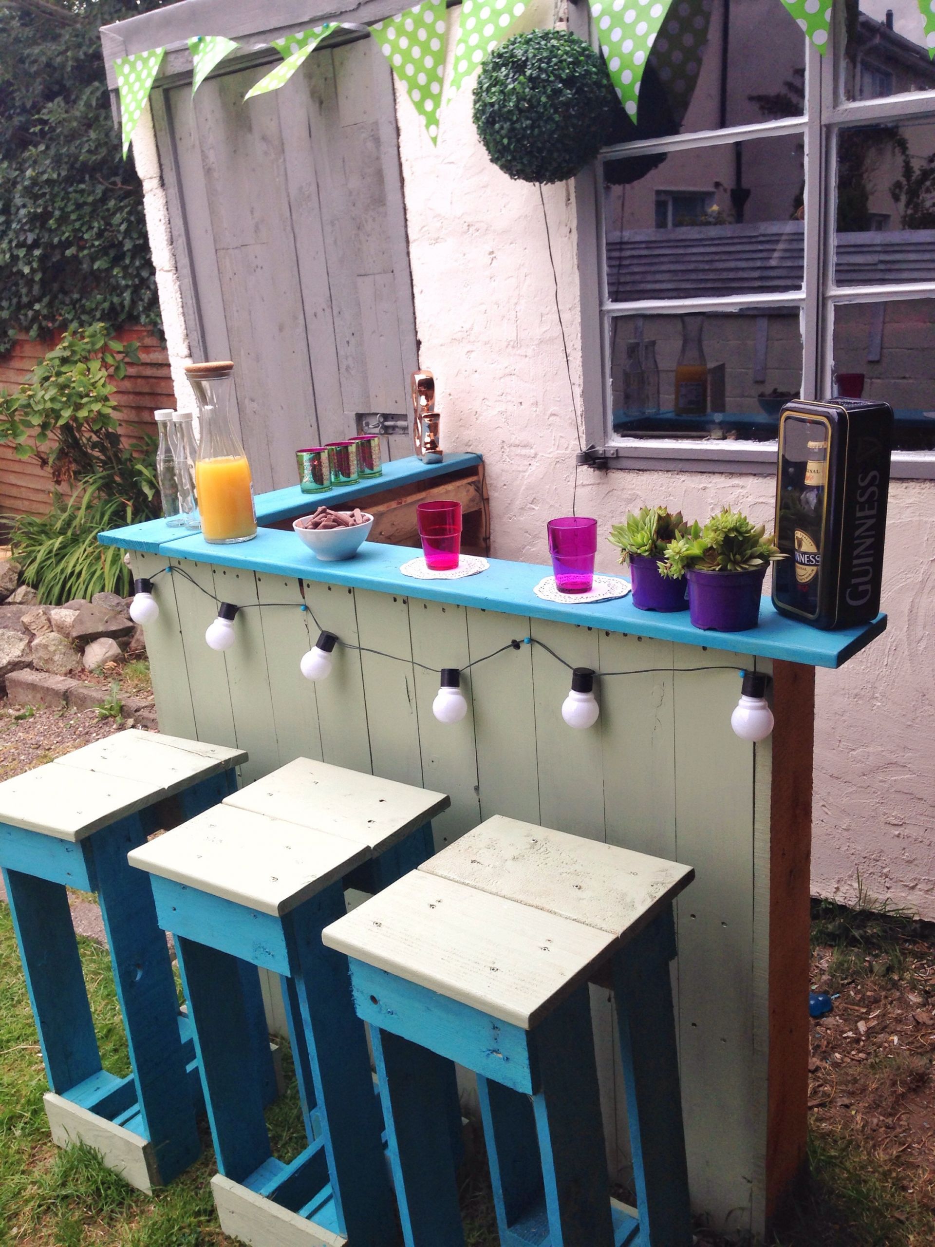 DIY Outdoor Pallet Bar
 DIY pallets garden BAR – The Crafty Mummy