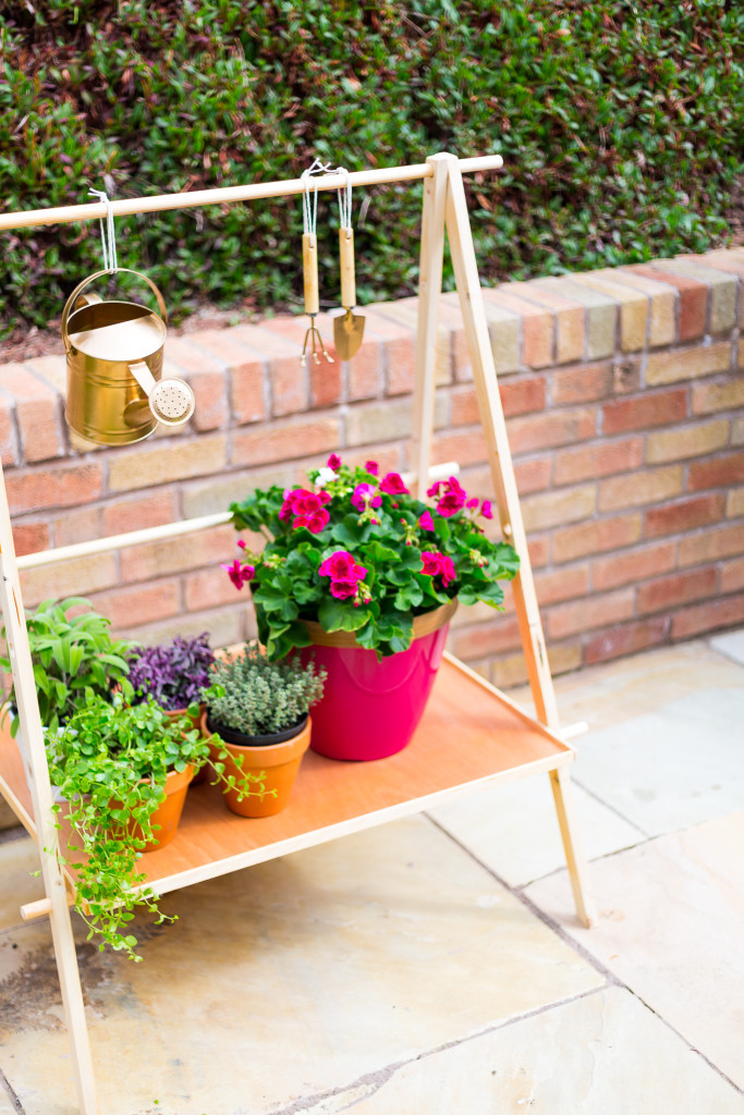 DIY Outdoor Plant Stand
 DIY Ladder Plant Stand for Making a pact Garden