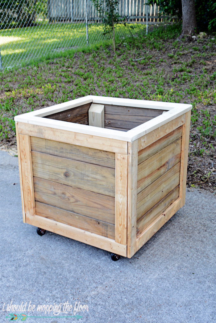 DIY Outdoor Planter Box
 How to Make a Rolling Planter Box