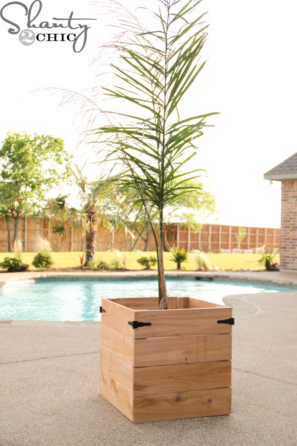 DIY Outdoor Planter Box
 DIY Cedar Planter Box Shanty 2 Chic