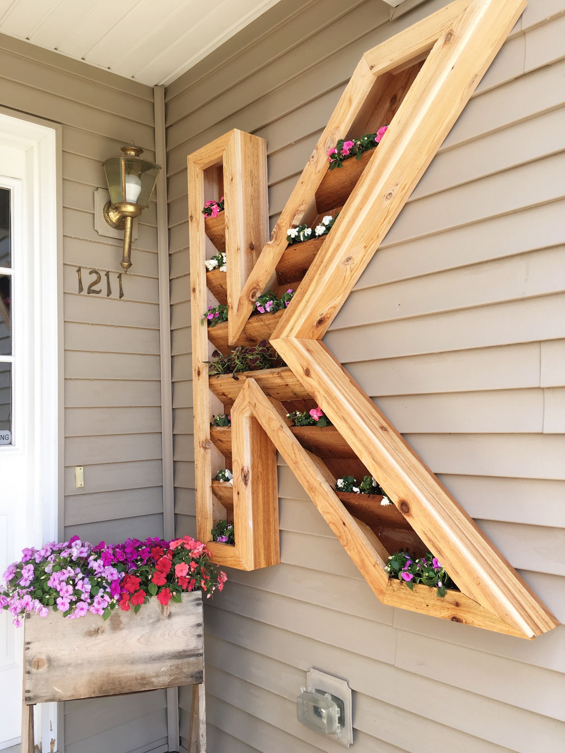 DIY Outdoor Planter Box
 Remodelaholic