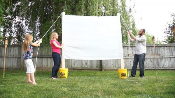 DIY Outdoor Projector
 9 Simple DIY Projector Screen Ideas That Your Family Will